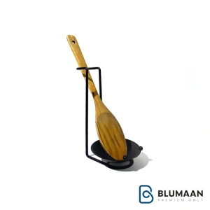 عکس باکیفیت از جای قاشق کنار گاز فانتونی مشکی، محصولی از بلومان برای نظم‌دهی به آشپزخانه.