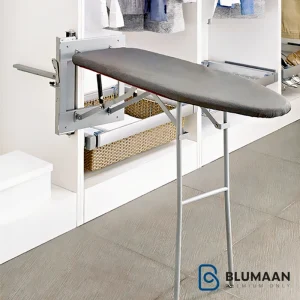 میز اطو ریلی ایستاده دیواری فانتونی J406، محصولی باکیفیت و مناسب برای اتوکشی آسان و حرفه‌ای در خانه.