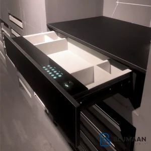 کشو ایمنی داخل کمد و میز با اثر انگشت J410 - فانتونی، راه‌حلی امن و مطمئن برای حفاظت از وسایل باارزش شما.