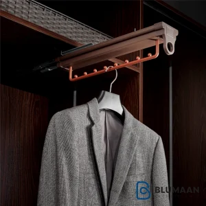 رک ریلی هنگر لباس سقفی فانتونی، محصولی با طراحی زیبا و کاربردی برای سازماندهی لباس‌ها.