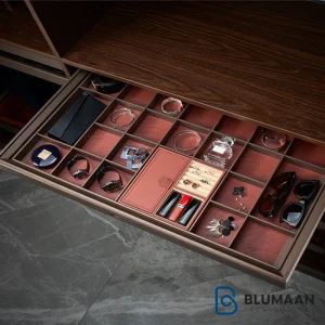 سینی مشبک جای زیورآلات چرمی ریلی فرنچ استایل فانتونی، با طراحی زیبا و کاربردی برای نظم‌دهی به زیورآلات.