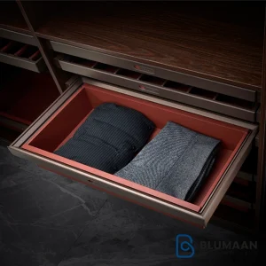 سبد چرمی ریلی فرنچ استایل فانتونی، راه حلی شیک و کاربردی برای نظم دهی به آشپزخانه.