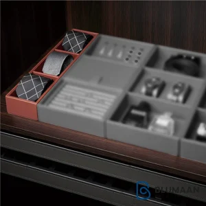 باکس چرمی جای کروات فانتونی با طراحی شیک و کیفیت بالا برای نگهداری و محافظت از کراوات‌ها.