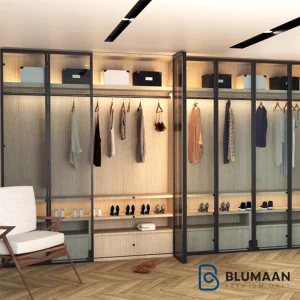 تصویری از مکانیزم درب تاشو آکاردئونی دو درب پروفیل آلومینیوم و شیشه فانتونی K016 که در حال باز و بسته شدن است.