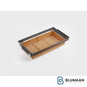 سبد حصیری ریلی با فرانت شیشه یونی هوپر، انتخابی ایدهآل برای نظمدهی به آشپزخانه و کمد شما.