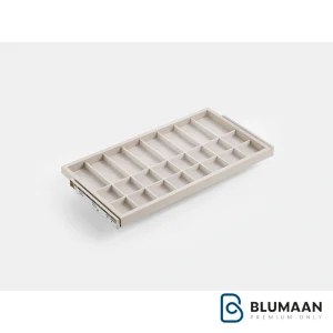 عکس جای کمربند و کراوات و زیورآلات ریلی داخل کمد لباس WS4153 از یونی هوپر، محصولی با کیفیت و کاربردی برای نظم دهی به کمد لباس.