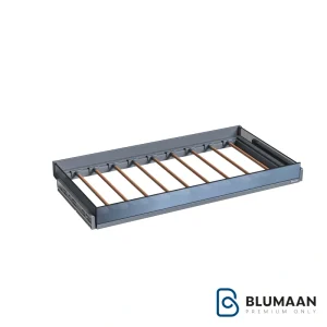 جای شلوار چرمی ریلی داخل کمد لباس یونی هوپر، محصولی باکیفیت و کاربردی برای نظم‌دهی به کمد لباس شما.