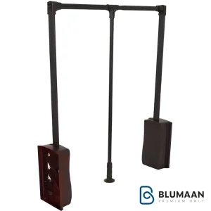 رگال آسانسوری پلاتین با طراحی مدرن و دسترسی آسان به لباس‌ها.