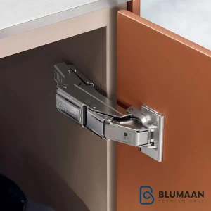 لولا تين در پمپی بلوم - نمای دوم