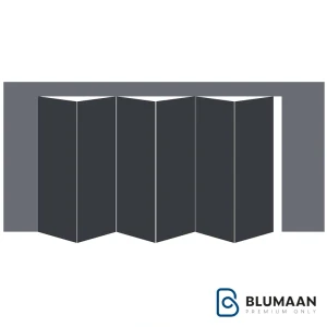 عکس باکیفیت از مکانیزم آکاردئونی شش درب چوبی فانتونی که در یک فضای داخلی مدرن نصب شده است.